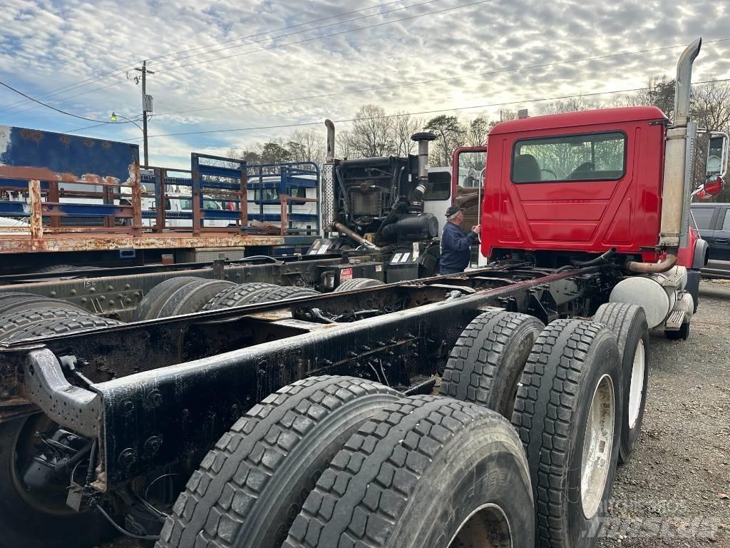Mack CV 713 Φορτηγά με γερανό & γάτζο