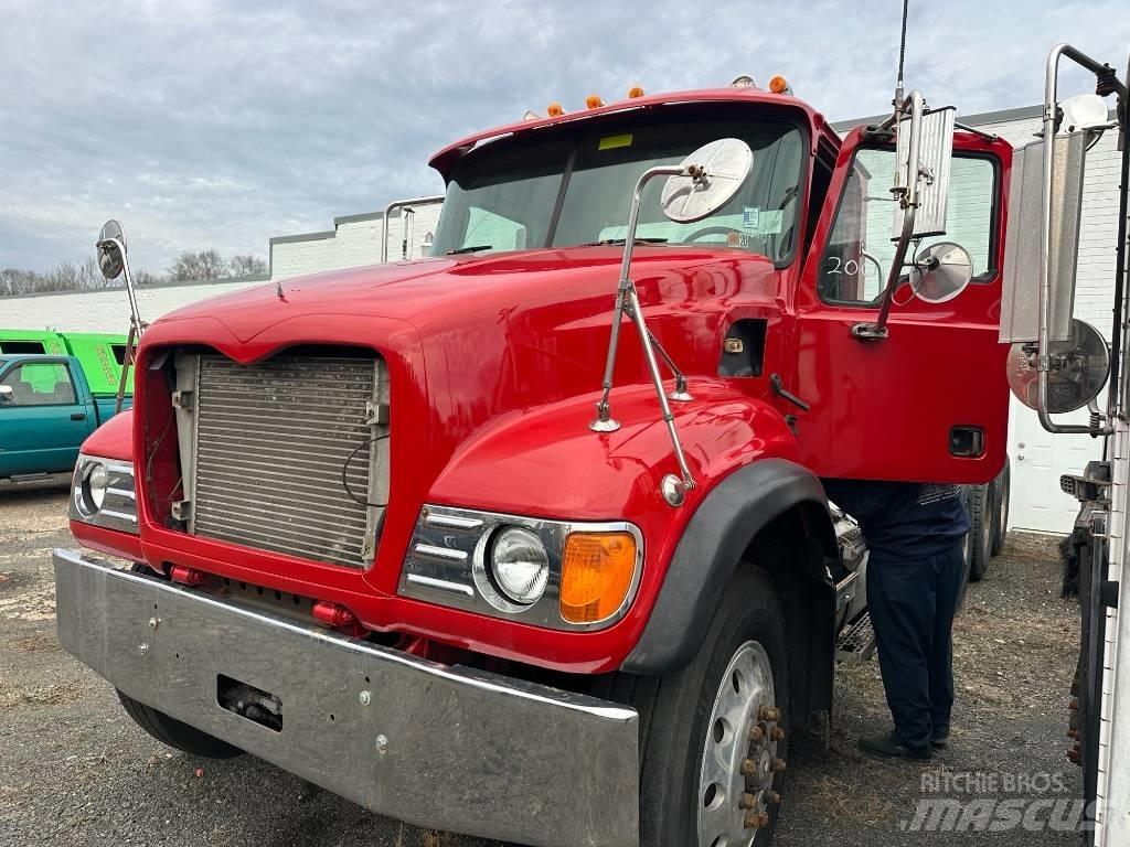 Mack CV 713 Φορτηγά με γερανό & γάτζο
