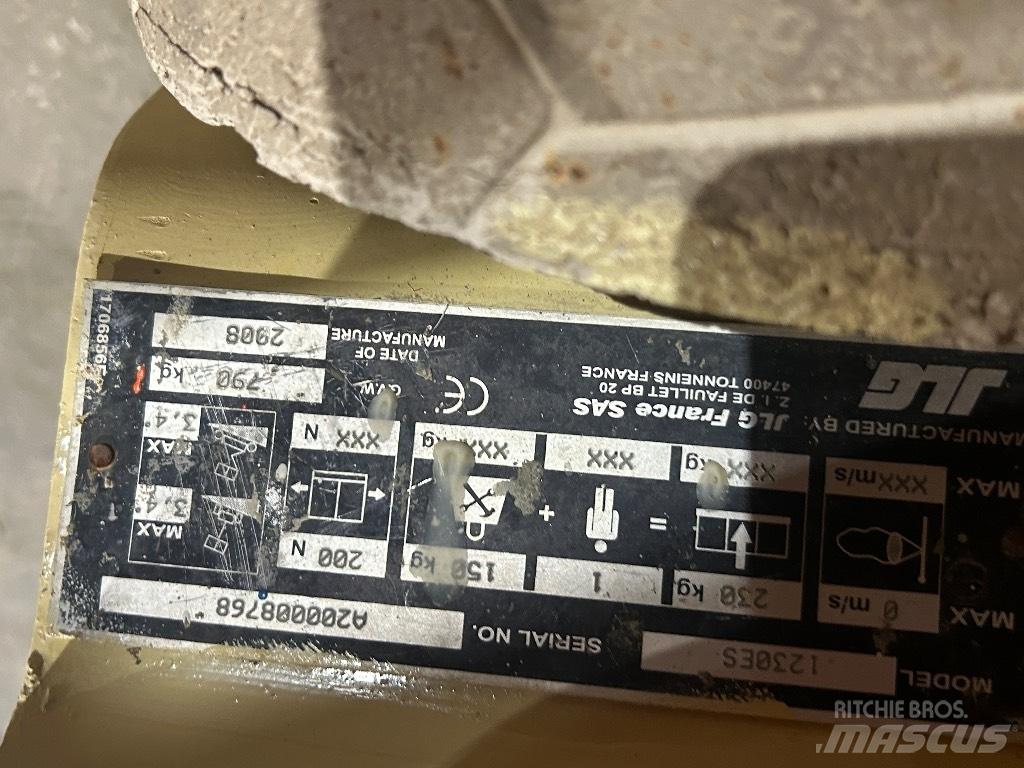 JLG 1230 ES Ανυψωτήρες με κατακόρυφους πυλώνες