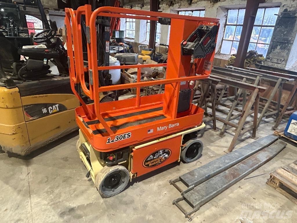 JLG 1230 ES Ανυψωτήρες με κατακόρυφους πυλώνες
