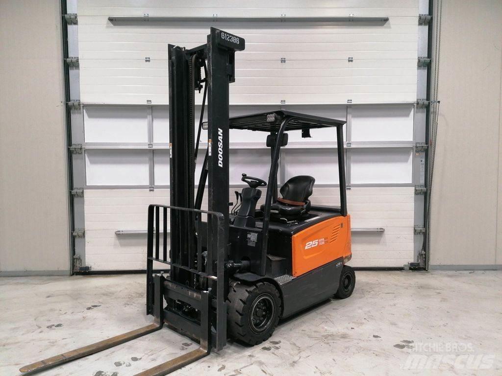 Doosan B25X-7 Ηλεκτρικά περονοφόρα ανυψωτικά κλαρκ