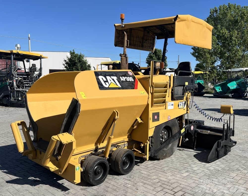 CAT AP 300 Επίστρωση ασφάλτου