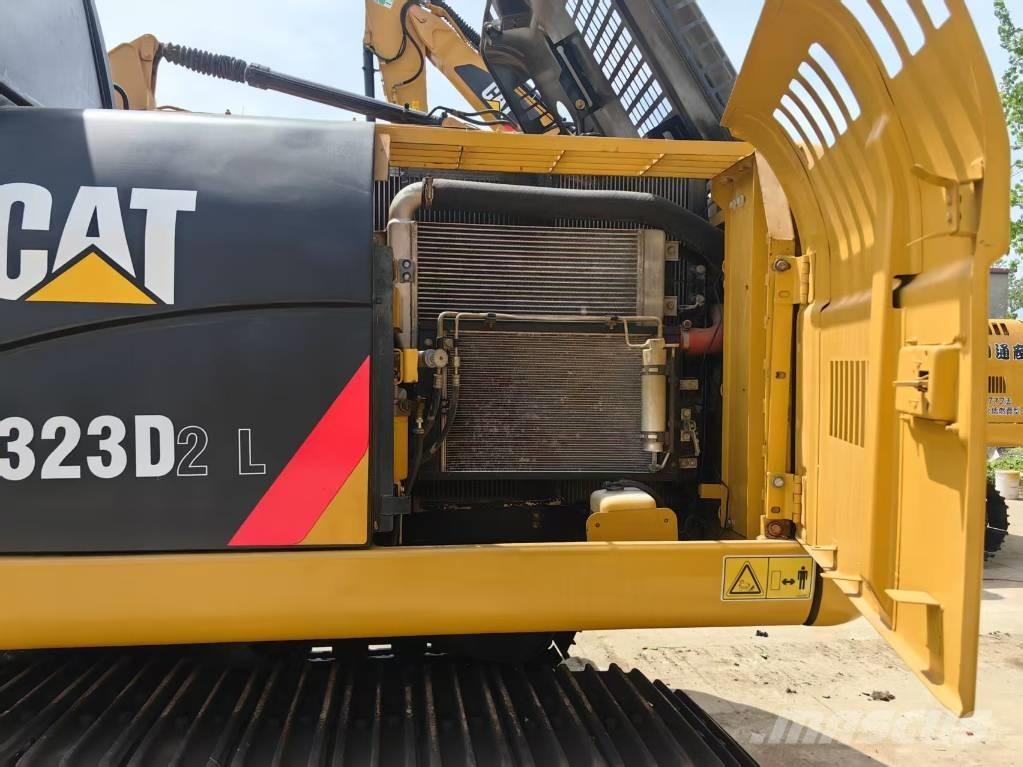 CAT 323 D Εκσκαφείς με ερπύστριες