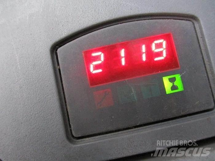 BT LPE 200-6 Χειροκίνητο περονοφόρο ανυψωτικό με πλατφόρμα