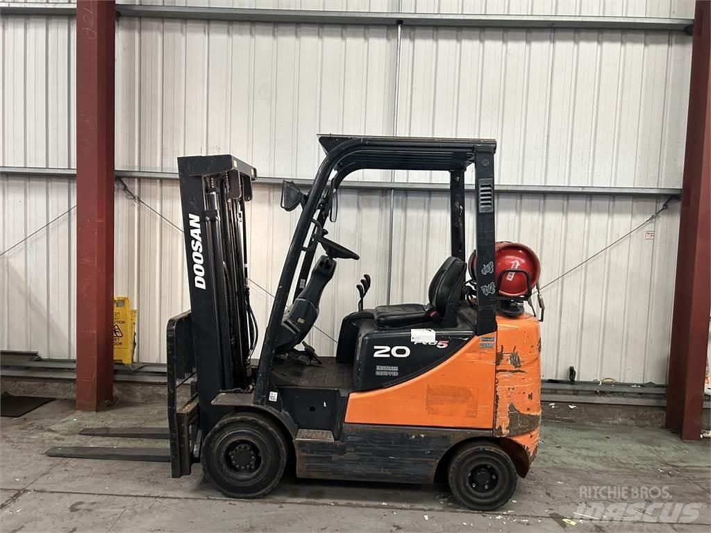Doosan G20SC-5 Περονοφόρα ανυψωτικά κλαρκ με φυσικό αέριο LPG