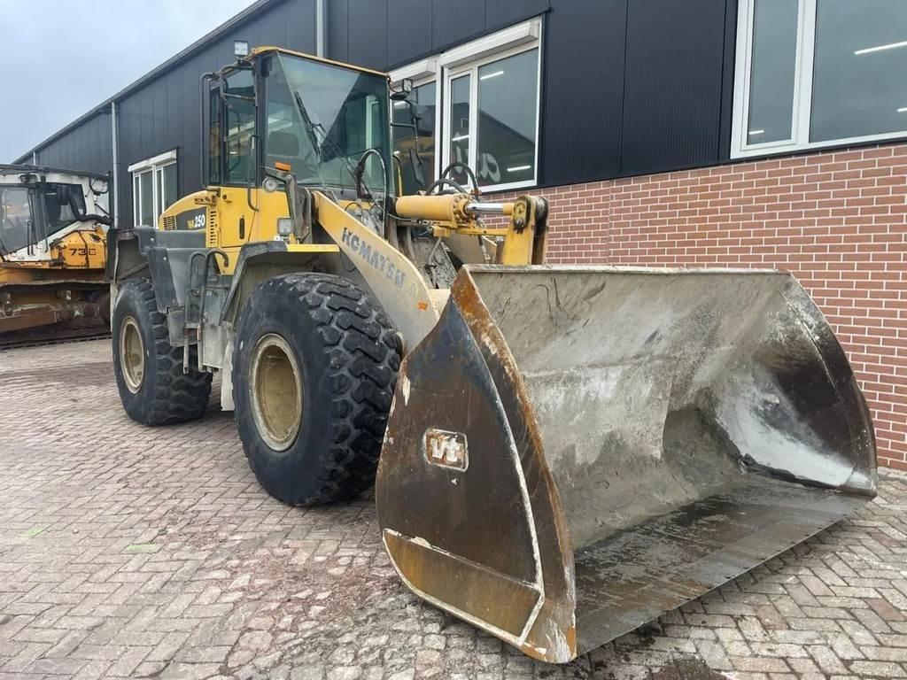 Komatsu WA250-5 Φορτωτές με λάστιχα (Τροχοφόροι)