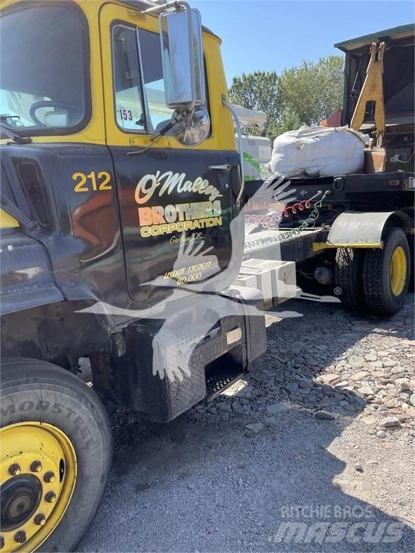 Mack DM688S Τράκτορες