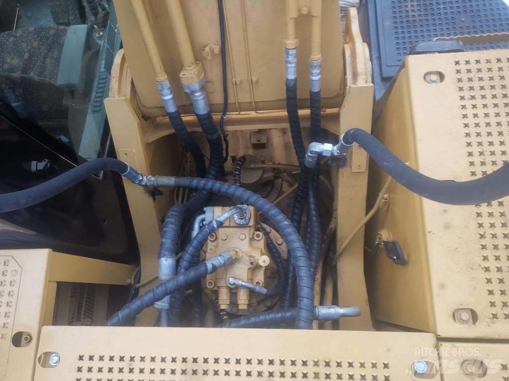 CAT 330 D Εκσκαφείς με ερπύστριες