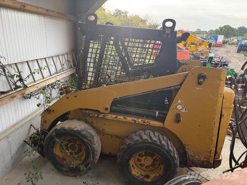 CAT 216 B 3 Φορτωτάκια