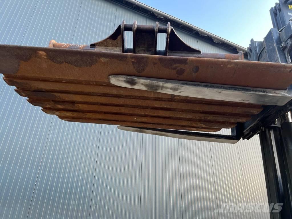 Volvo S1 Κουβάδες