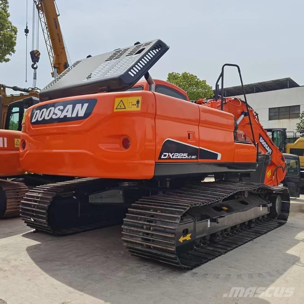 Doosan DX 225 Εκσκαφείς με ερπύστριες