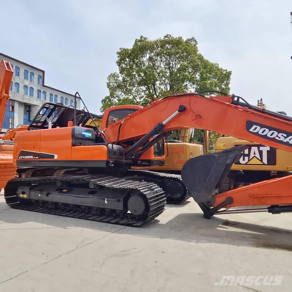 Doosan DX 225 Εκσκαφείς με ερπύστριες