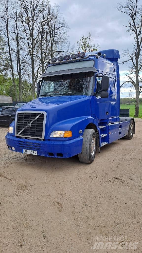 Volvo NH 12 Τράκτορες
