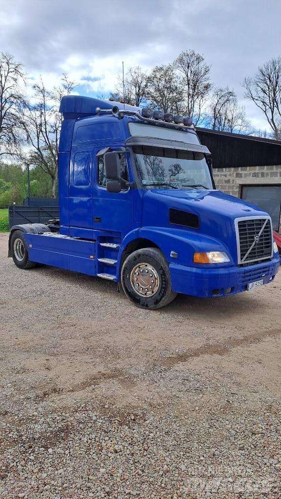 Volvo NH 12 Τράκτορες