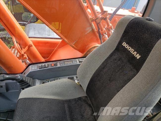 Doosan DX 300 Εκσκαφείς με ερπύστριες