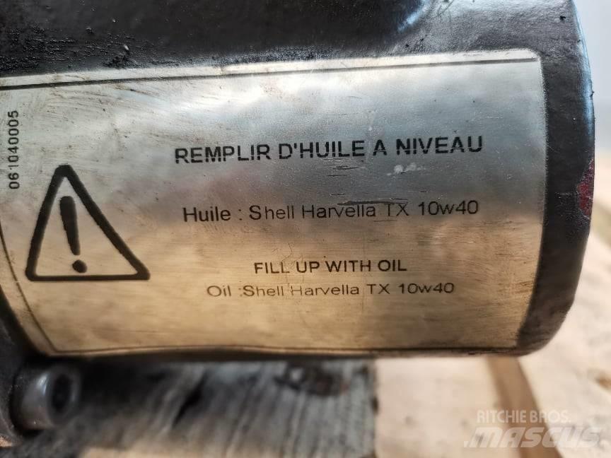 CLAAS Axion .... shaft Μπούμες και κουτάλες