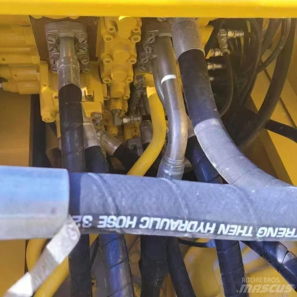 Komatsu 240LC-8 Εκσκαφείς με ερπύστριες