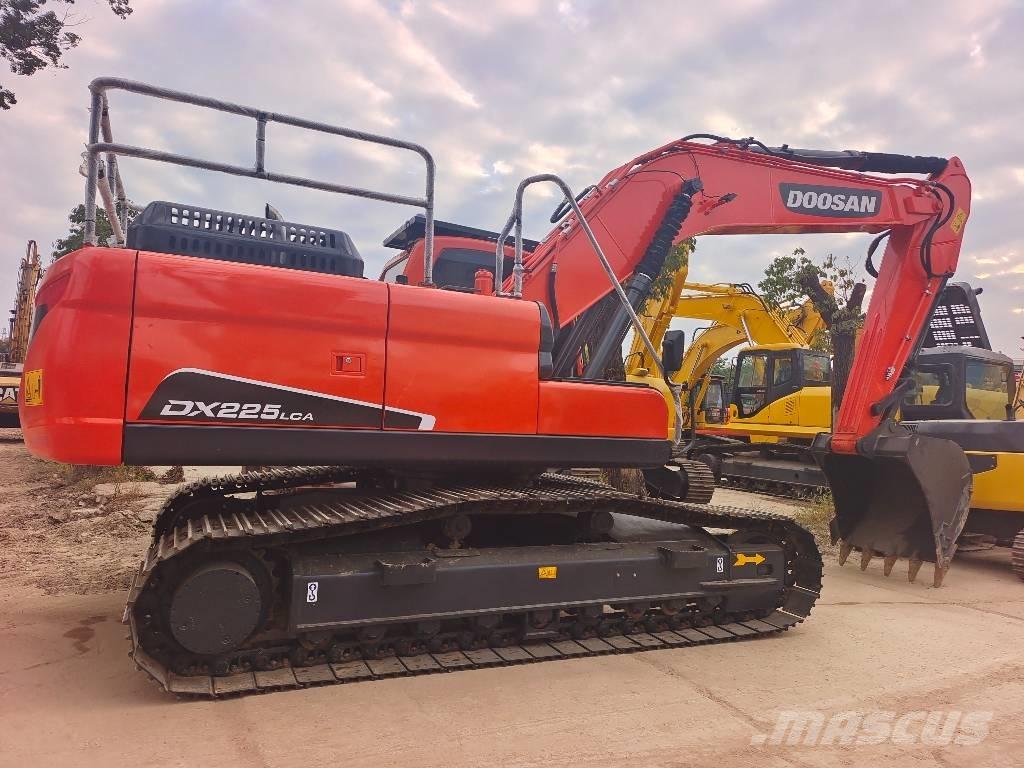 Doosan DX 225 Εκσκαφείς με ερπύστριες