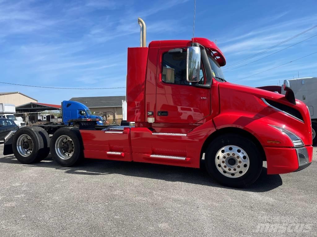 Volvo VNL64T300 Τράκτορες