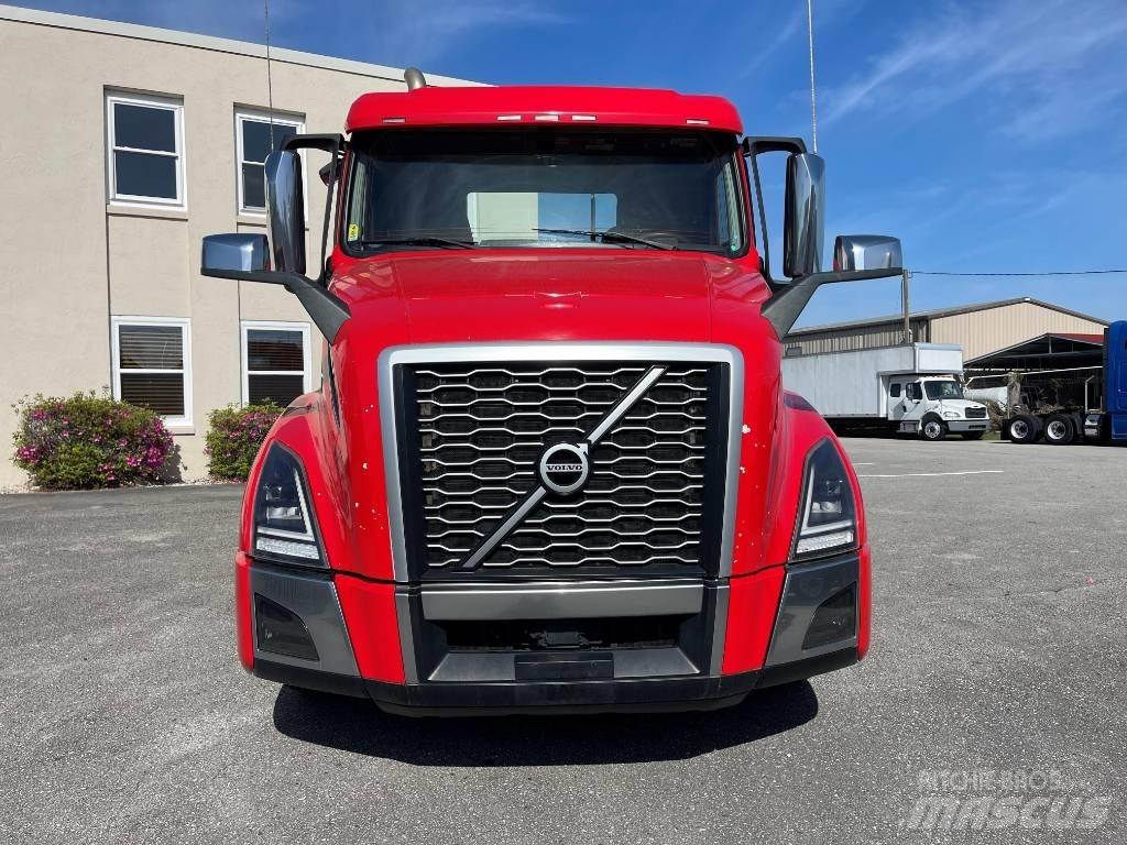 Volvo VNL64T300 Τράκτορες