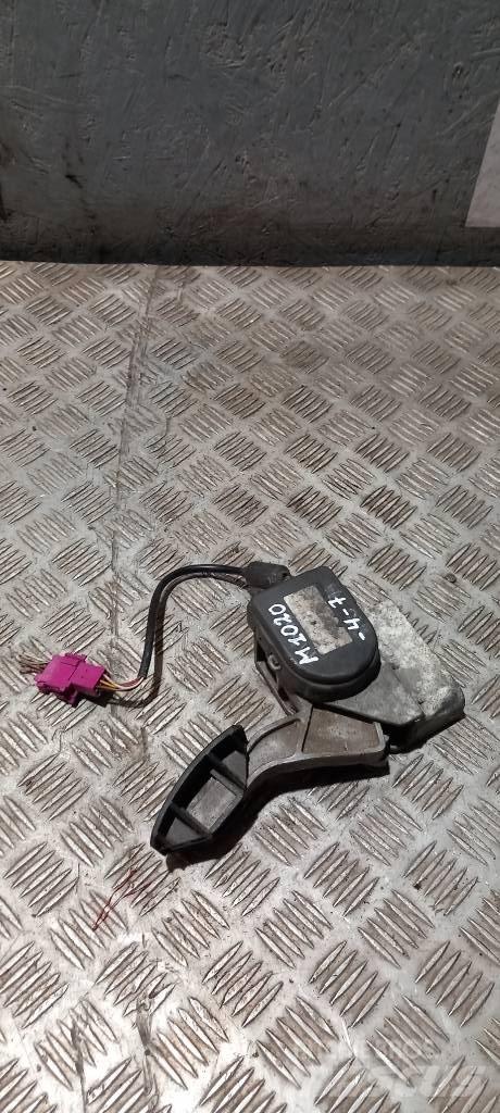 MAN TGA  812559706084 Καμπίνες και εσωτερικό