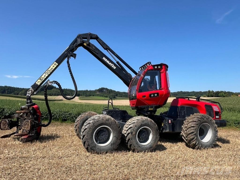 Komatsu 951 Θεριζοαλωνιστικές μηχανές