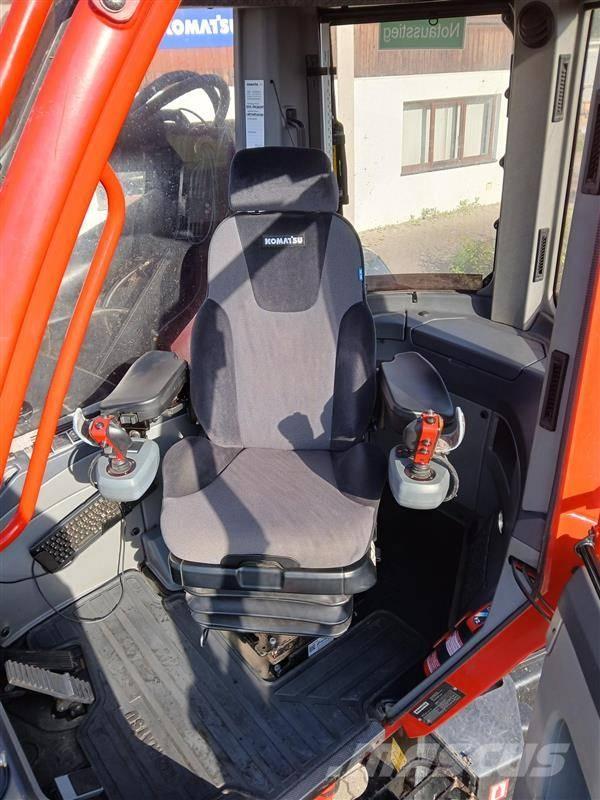 Komatsu 931 XC Θεριζοαλωνιστικές μηχανές