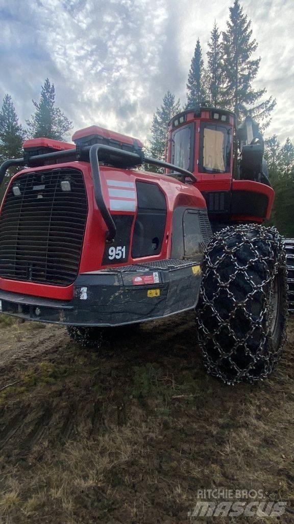 Komatsu 951 Θεριζοαλωνιστικές μηχανές