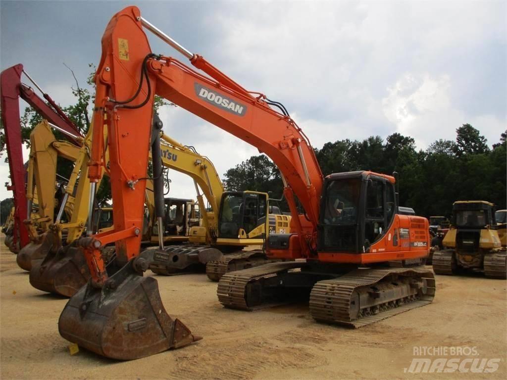 Doosan DX 225 Εκσκαφείς με ερπύστριες