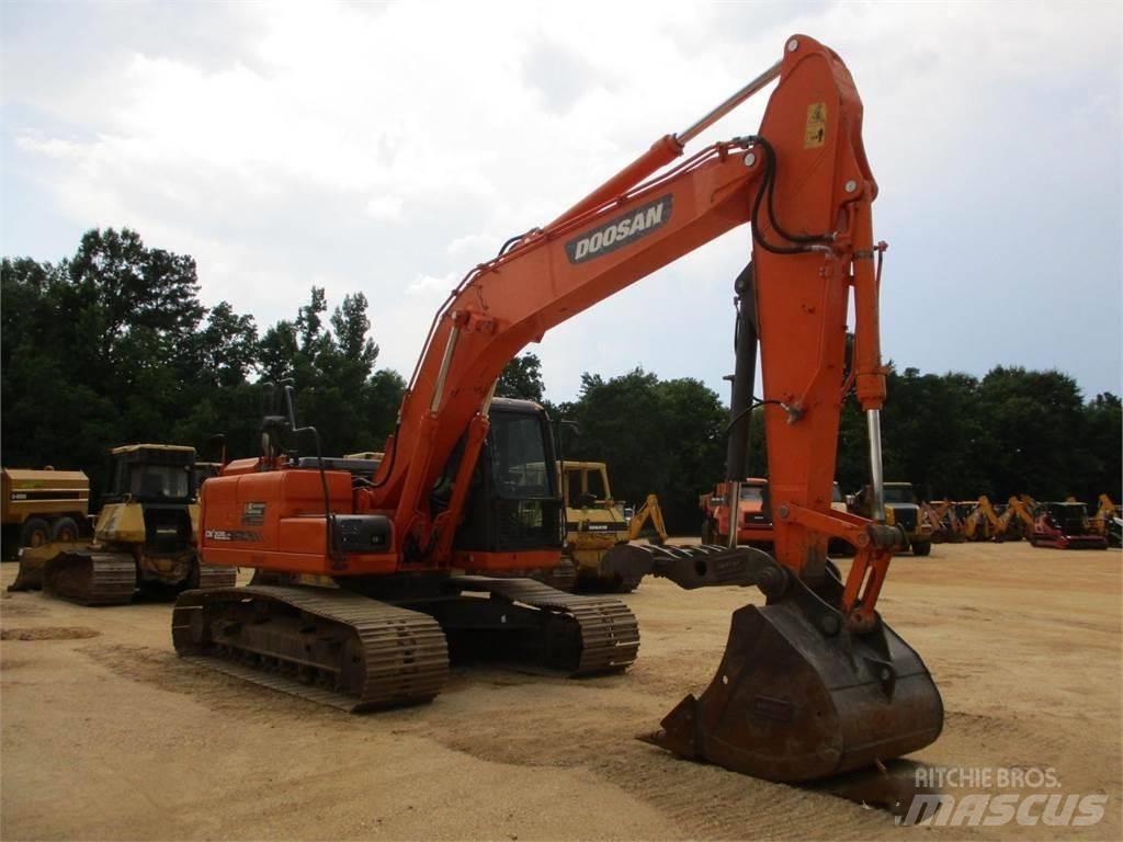 Doosan DX 225 Εκσκαφείς με ερπύστριες
