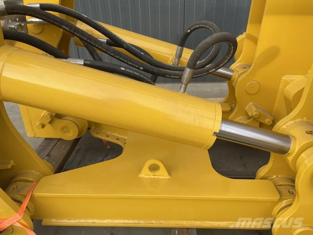 Komatsu D85 Εκχερσωτές