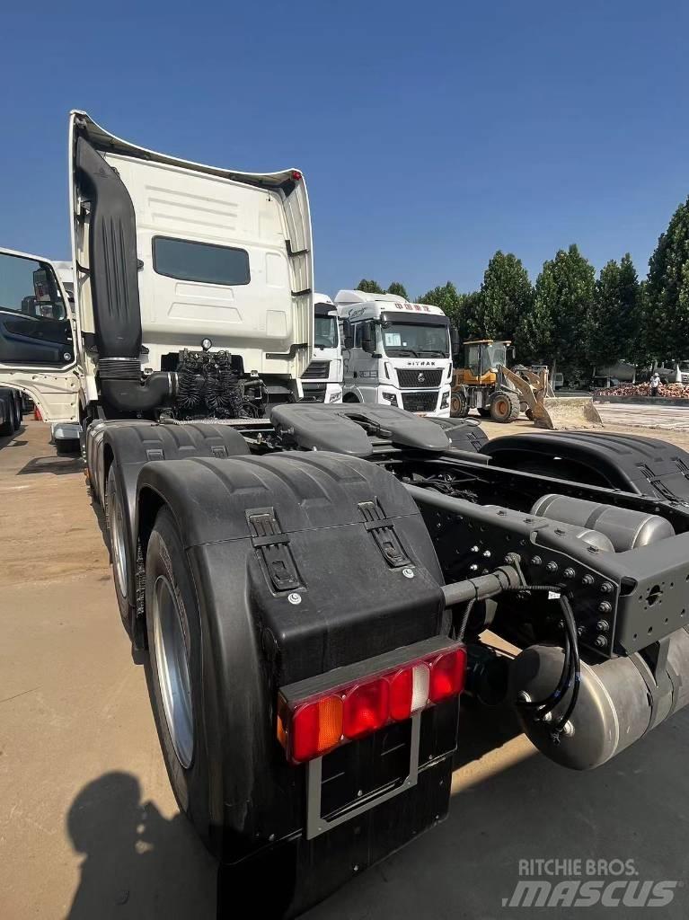 Sinotruk T7H Τράκτορες