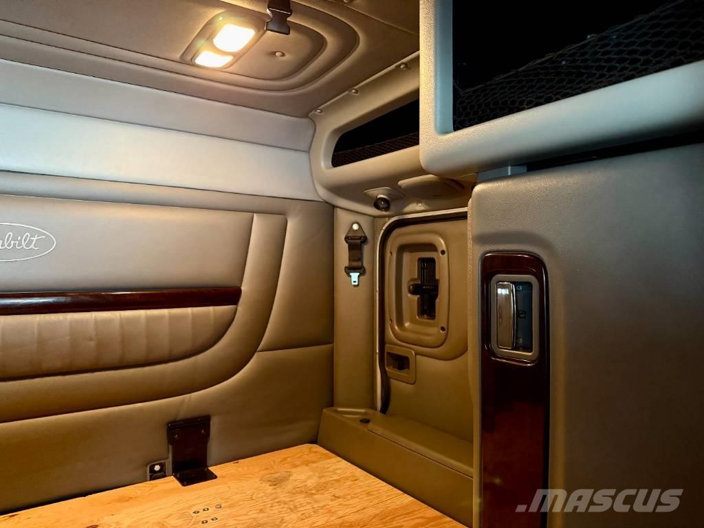 Peterbilt 389 PRIDE Τράκτορες