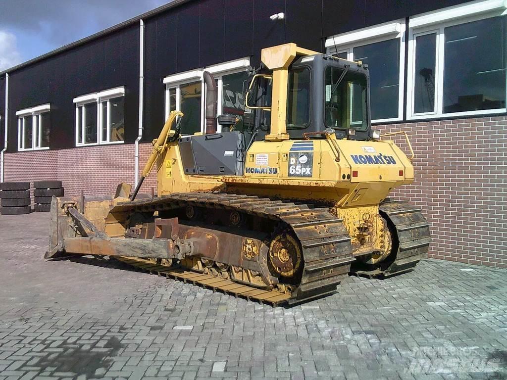 Komatsu D65PX-15 Μπουλντόζες με ερπύστριες