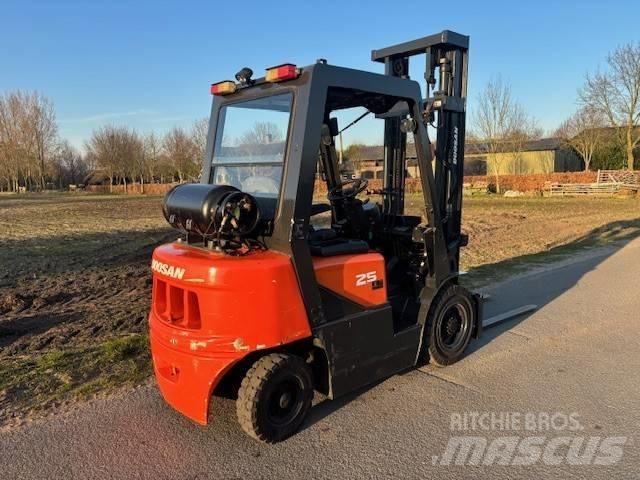 Doosan G 25 G Περονοφόρα ανυψωτικά κλαρκ με φυσικό αέριο LPG