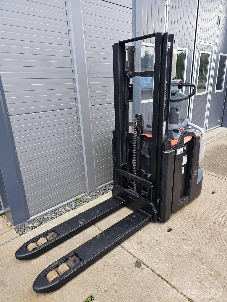 BT SPE 200 D 2500mm Παλετοφόρα πεζού χειριστή με ιστό