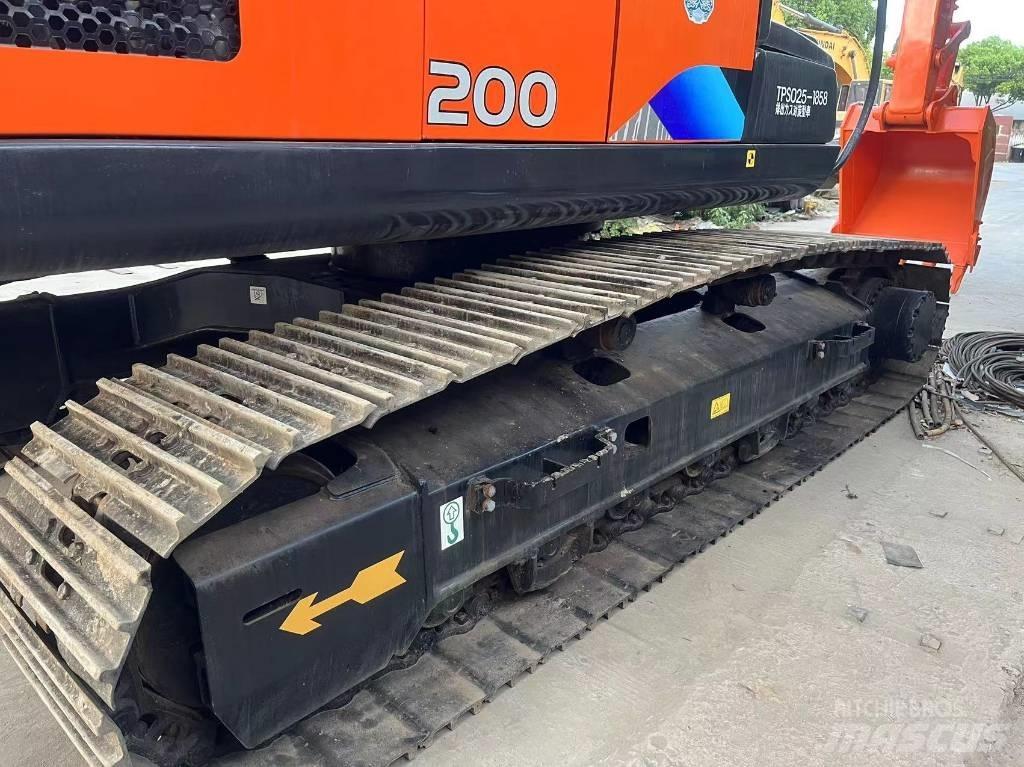 Hitachi ZX 200 Εκσκαφείς με ερπύστριες