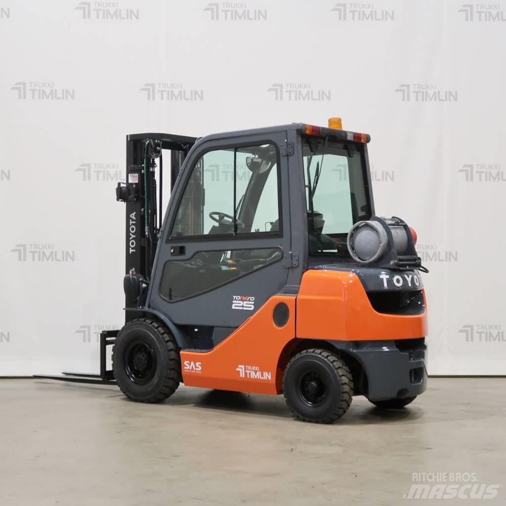 Toyota 02-8FGF25 Περονοφόρα ανυψωτικά κλαρκ με φυσικό αέριο LPG