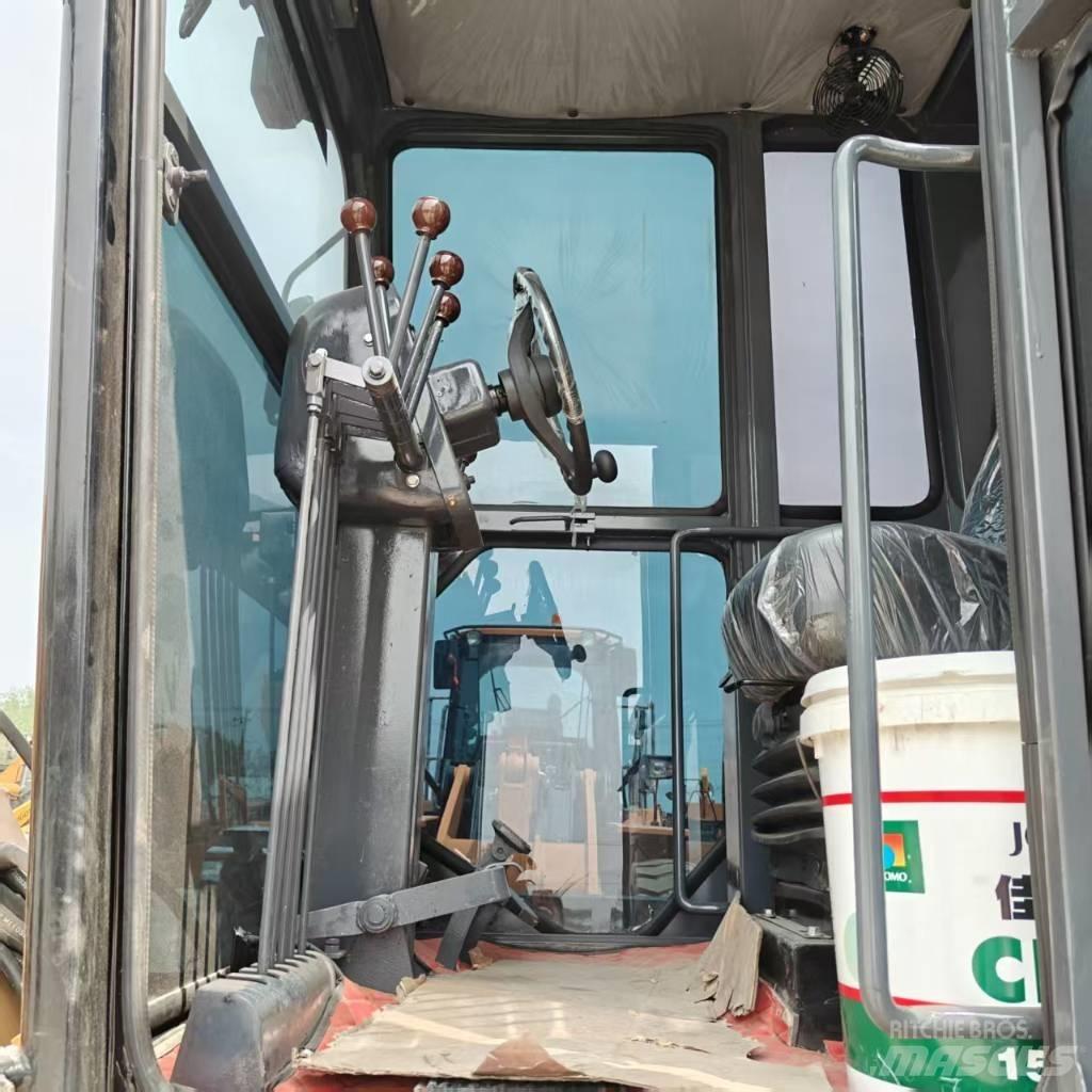 CAT 140 H Εκσκαφείς με ερπύστριες