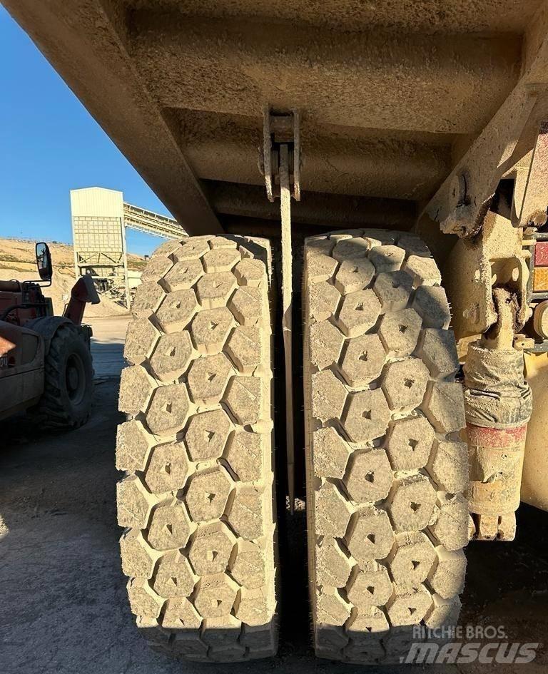 CAT 769 D Άκαμπτα Dumper με ανατρεπόμενο κάδο