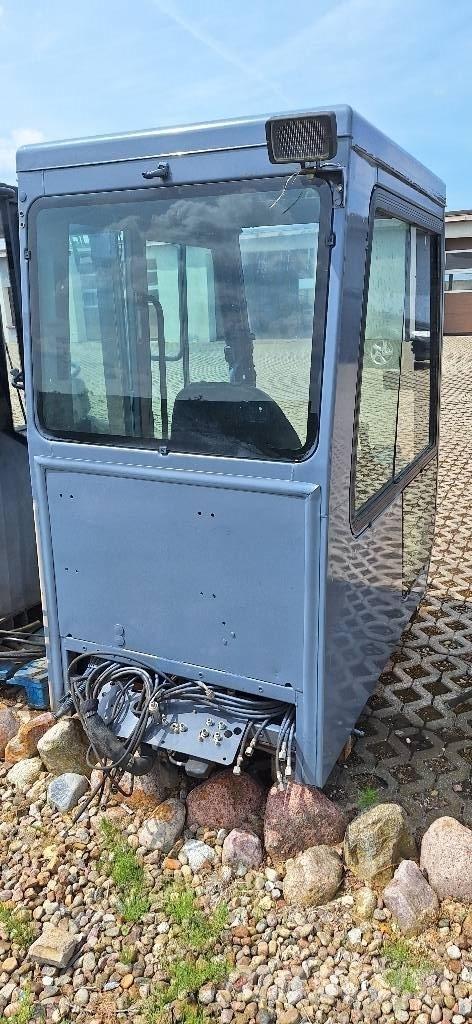 CASE 988 CK Καμπίνες και εσωτερικό