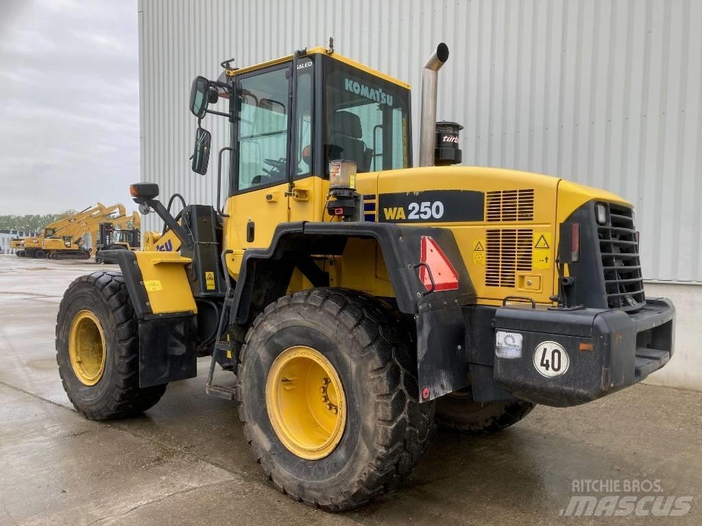 Komatsu WA 250 Φορτωτές με λάστιχα (Τροχοφόροι)