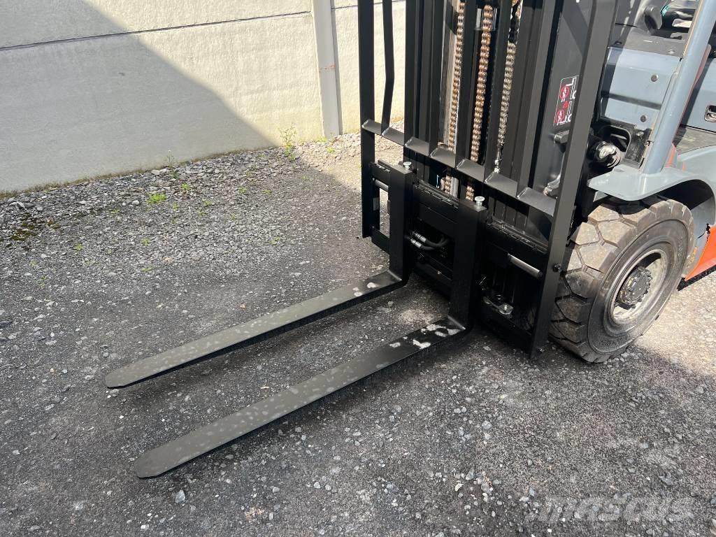 Toyota 02-8 FGF 25 Περονοφόρα ανυψωτικά κλαρκ με φυσικό αέριο LPG