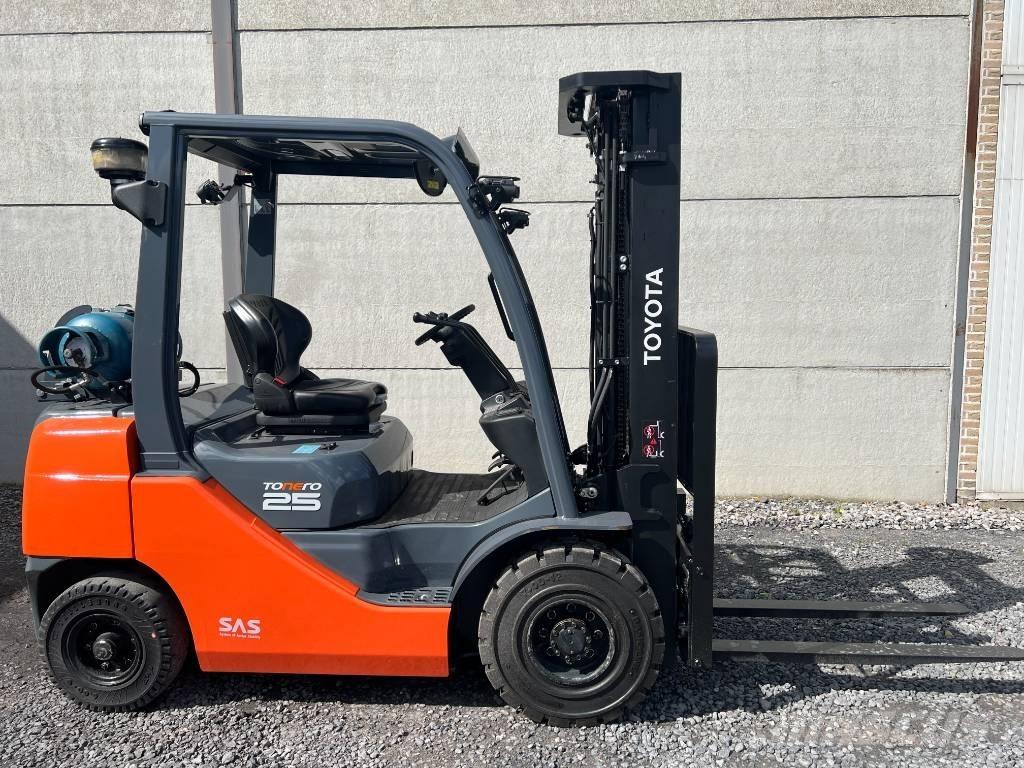 Toyota 02-8 FGF 25 Περονοφόρα ανυψωτικά κλαρκ με φυσικό αέριο LPG