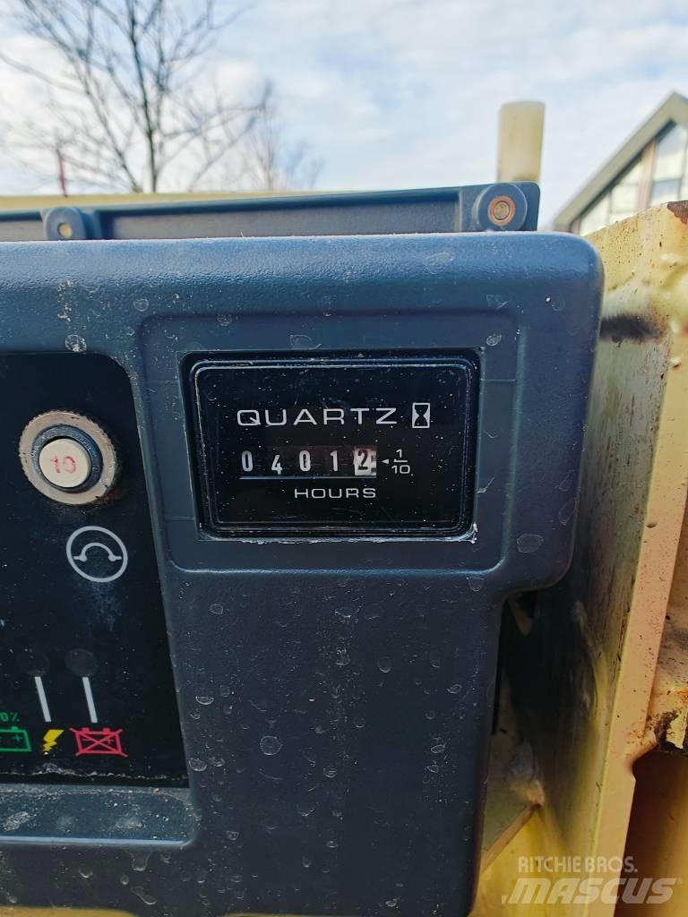 JLG 1230 Ανυψωτήρες με κατακόρυφους πυλώνες