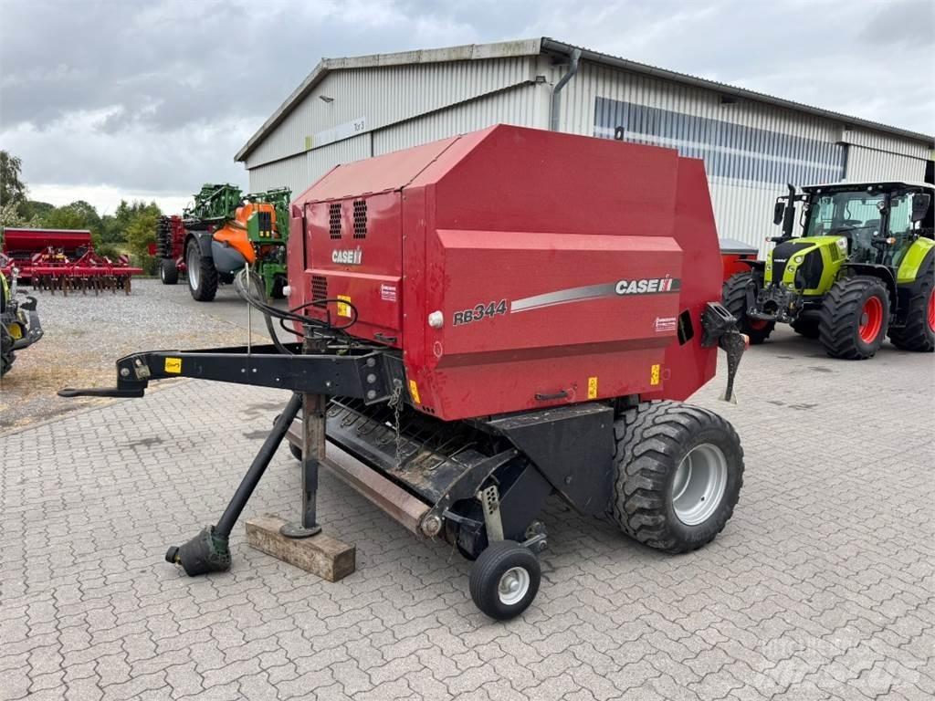 Case IH RB 344 Πρέσες κυλινδρικών δεμάτων