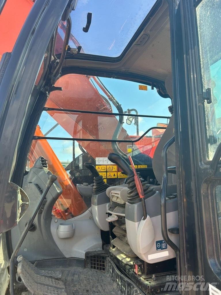 Hitachi ZX225 USLC-6 Εκσκαφείς με ερπύστριες