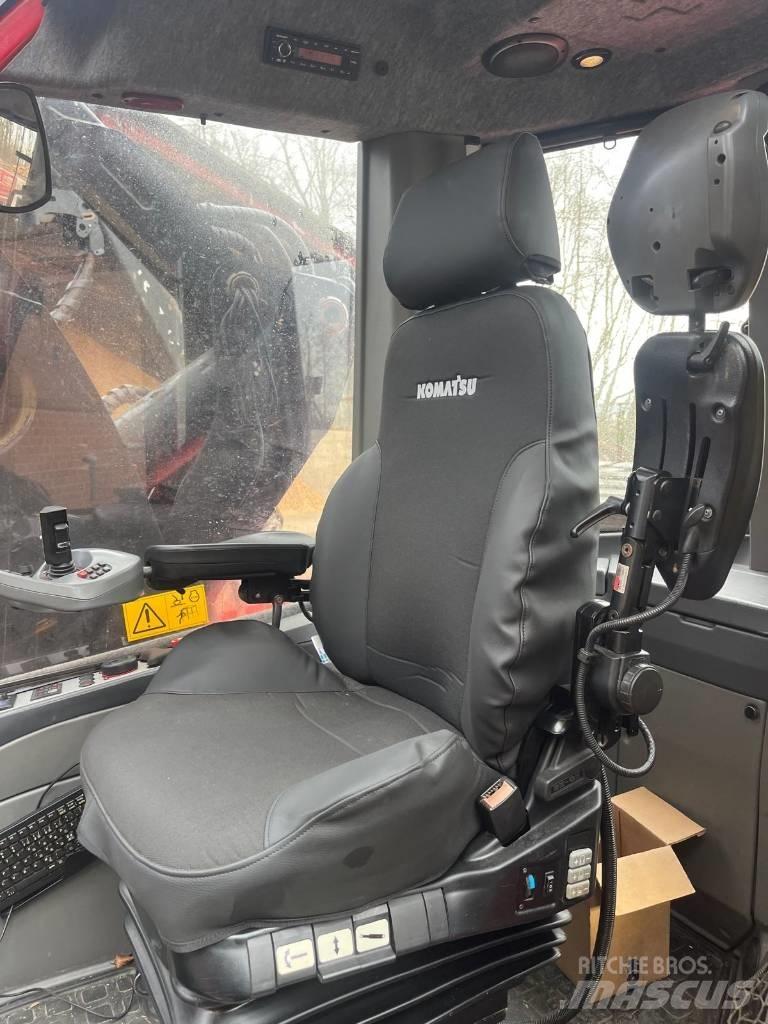Komatsu 931 XC Θεριζοαλωνιστικές μηχανές