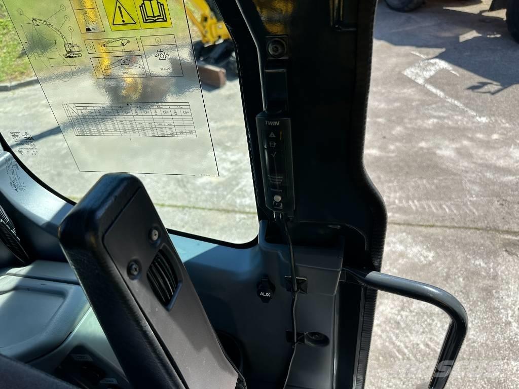 Komatsu PC210LCi-11 Εκσκαφείς με ερπύστριες