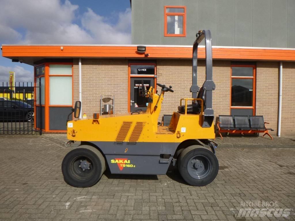 Sakai TS160-2 Κύλινδροι με επίσωτρα με αέρα